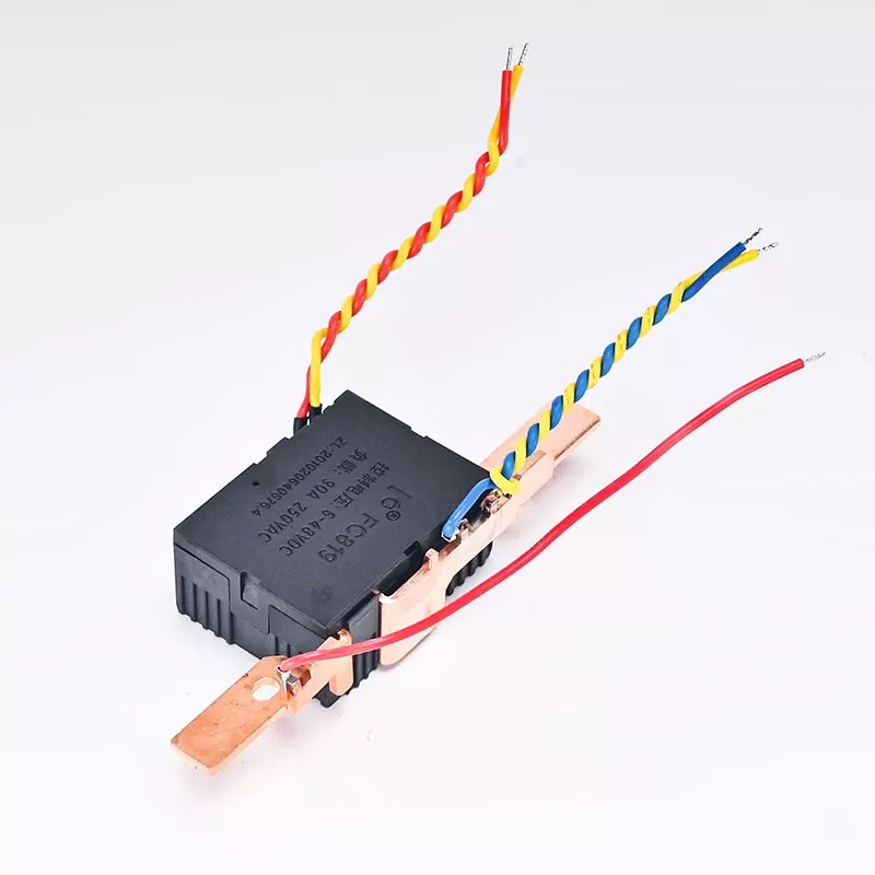 Vienfazis 2P bėgio tipas iš viršaus į apačią ir išorę fiksavimo relė Vienfazis 2P bėgio tipas iš viršaus į apačią ir išorę fiksavimo relė